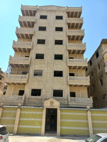 للبيع شقق سكنية ع شارع النور الرئيسي عظم بناء جديد مساحة الشقة 143 متر مصعد موجود .