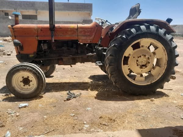 جرار سوميكا قياس  1000 محرك  وهودرليك كفالة دواليب جدد سعر 9700$ تواجد كوباني للتواصل 0930876735 واتساب حصرن