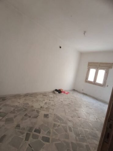 للآجار  بسيف الدولة شارع زينو 4غرف وموزع كبار مع ضهر كراج طابق اول خلفي للتواصل 0983206781