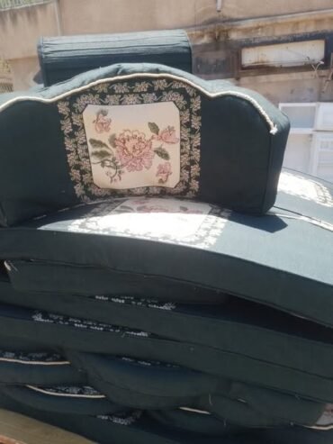 مفروشات البراء مدي عربيه سبع فرش وسبع مساند وزوايا طول الفراش 180 سم بحالي جيدي السويداء مقابل كازيه الشهباء