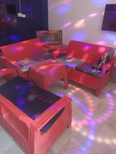 للبيع جداد العنوان أشرفية صحنايا 0956630915 3كنبيات 3طاولات بسعر1,300