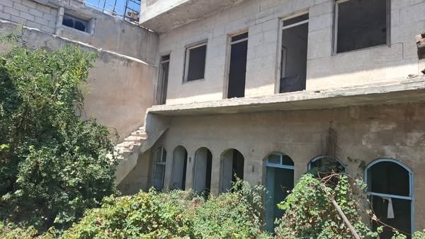 منزل للبيع دار عربي في منطقة الجلوم الصغرى حارة الصليبة جانب فرن شيحا .للاستعلام التواصل على الرقم0934077020/‎0951419570