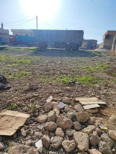 للبيع مقسم مساحة 200م ، غربي مشفى الفرات ، جنوب طريق حلب وفرن النور مسافة 130م ، زاوية جنوبي غربي
