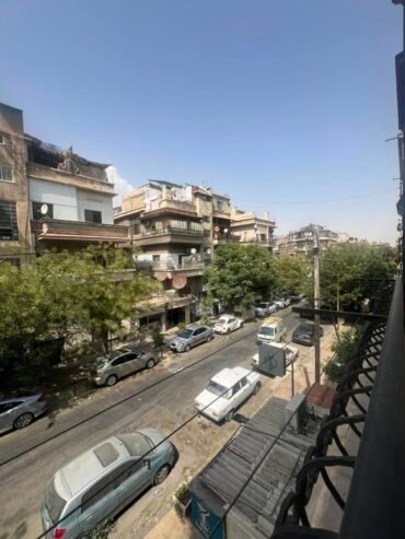 لآجار في شارع بغداد-الخطيب منزل غرفتين وصوفا طابق اول فني  كسوة جيدة فاضي للتواصل واتس اب  0949393207