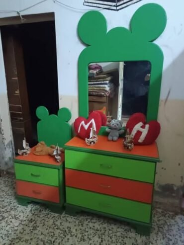للبيع غرفه نوم اطفال فرميكه خشب زان قلبها معاكس باب سبلون كامله مفرش صندوق