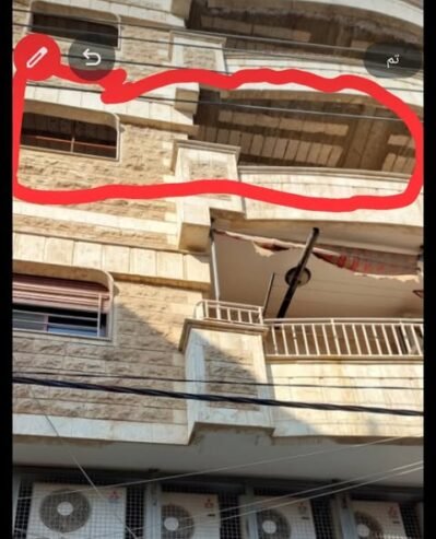 للبيع شقه سكنيه ع عضم علا القوتلي بلكون تاني مساحه 120متر بالقامشلي فوق البنك سوريا والمهجر يوجد فيها اصنصير موجود فيها سوادت